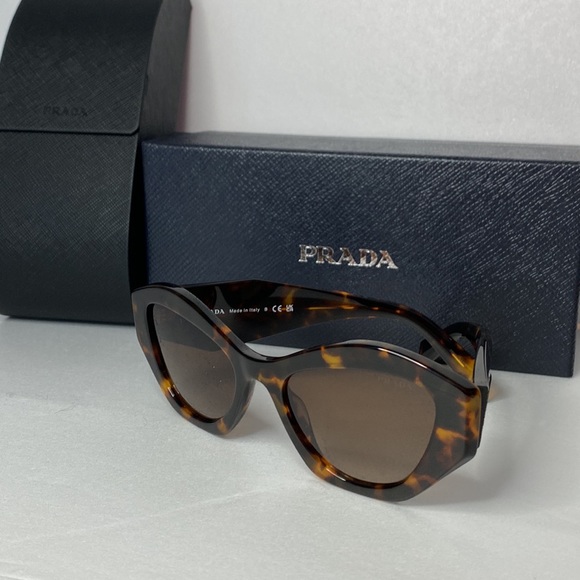 New-PRADA SPR07Y Cat Eye shape, crafted from premium Acetate. - Picture 5 of 15